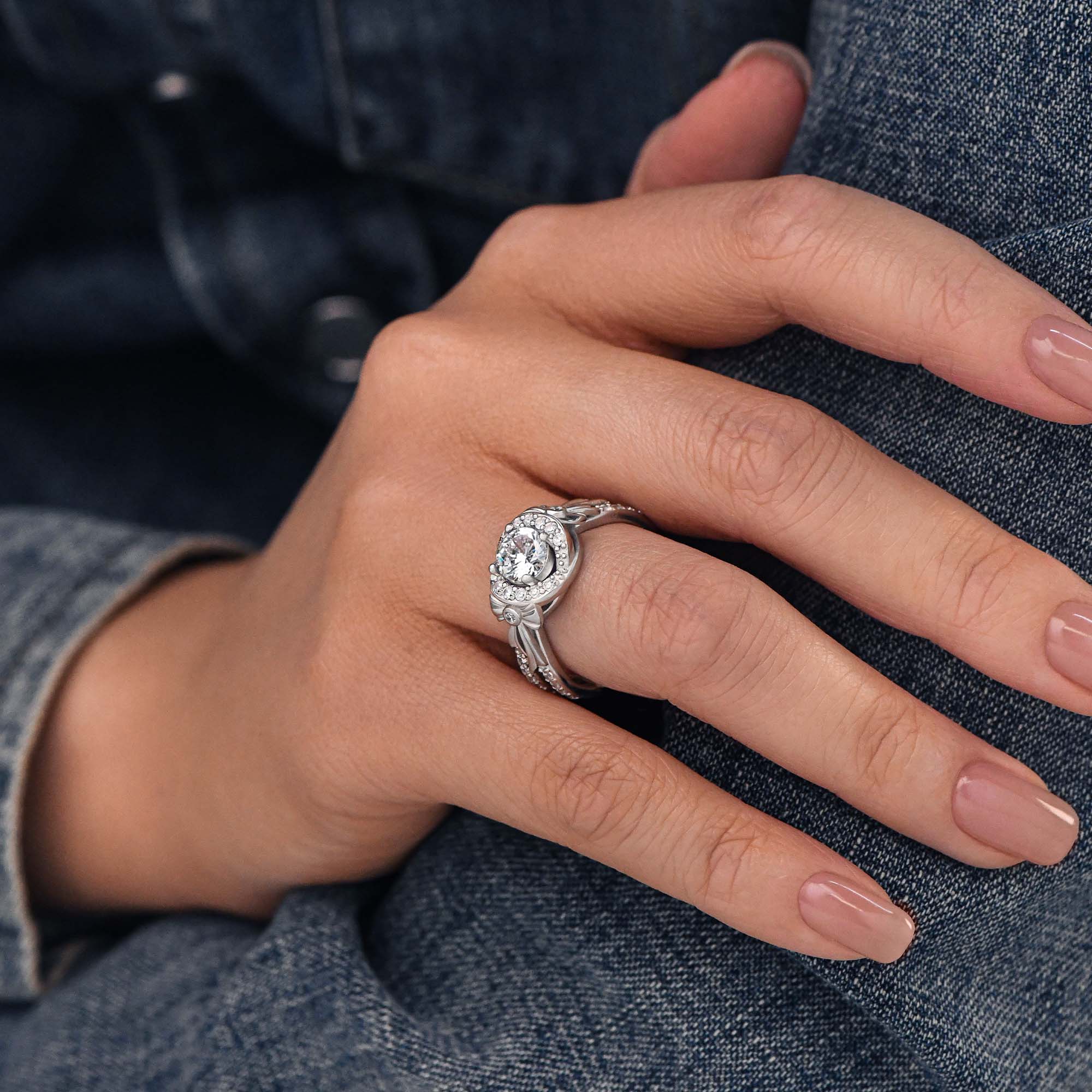 Graceful Bow Entwined Ring - Moissanite 4