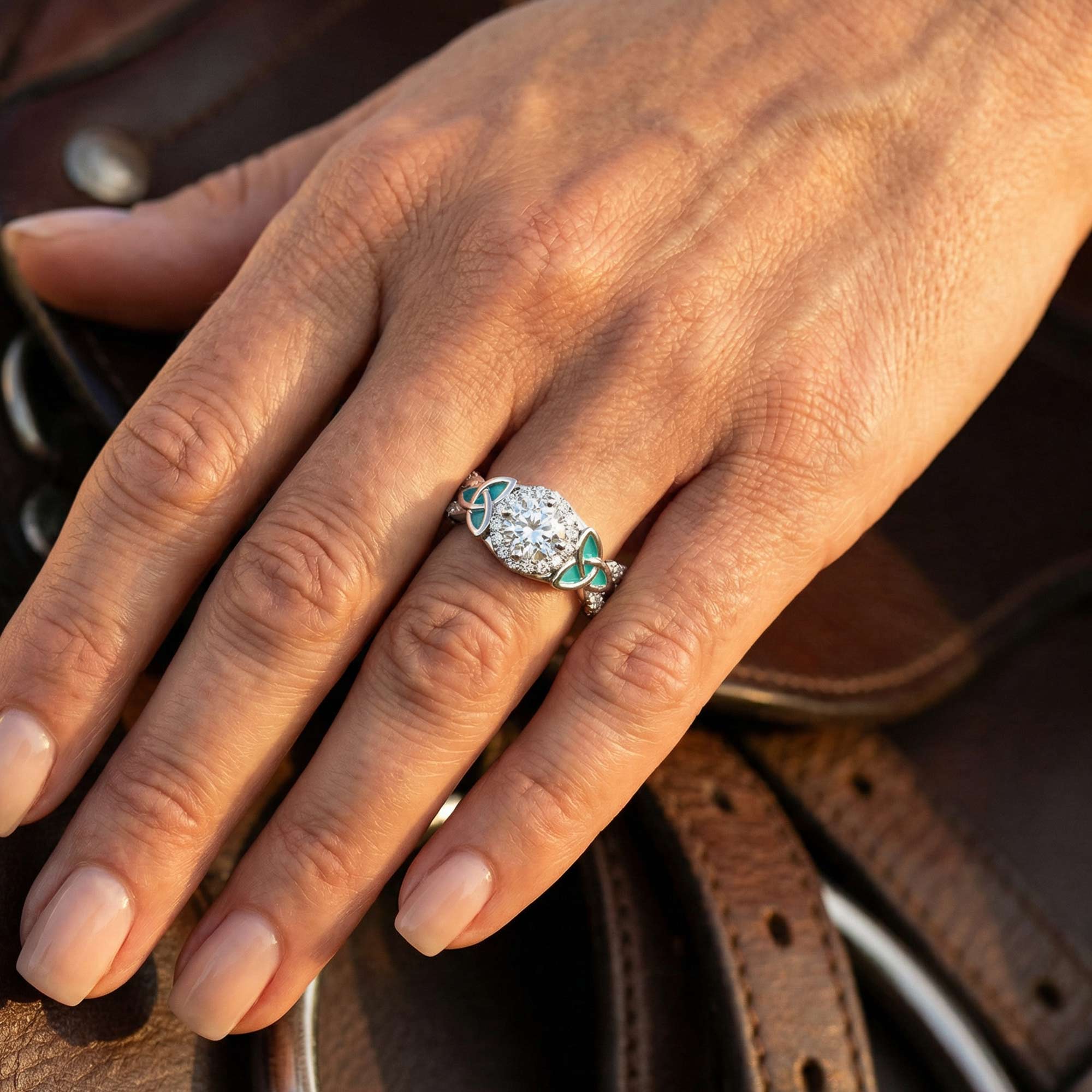 Interwoven Lucky Leaf Ring - Moissanite 2